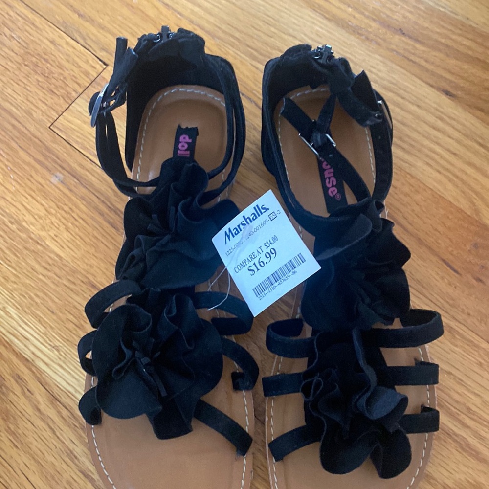 Black cute sandals never worn